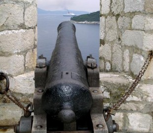 Cunard`s QE2 in the firing line in Dubrovnik